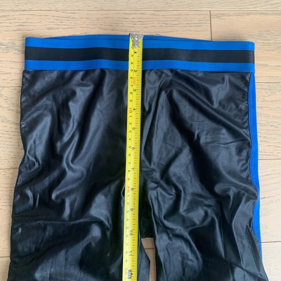 Workout set -  cropped top and leggings with mesh inserts - Picture 7 of 7